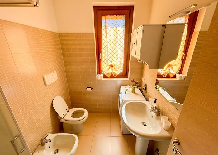 Appartement Bellevue Apartment: Sunset On Bellano